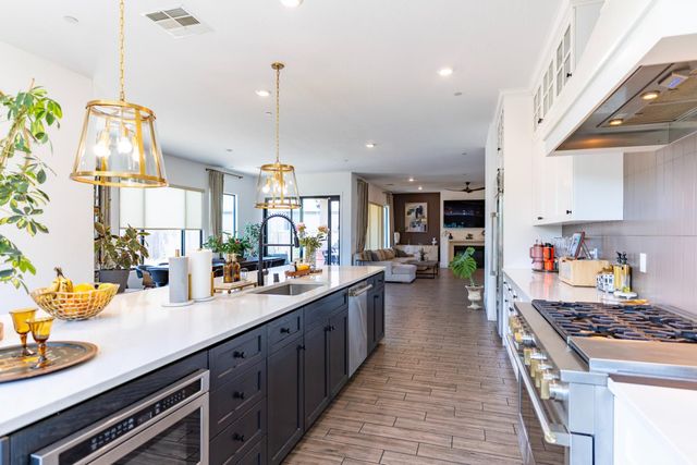 1104 Bloom Avenue, Clovis, CA 93619