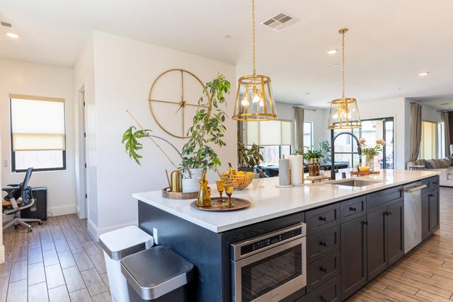 1104 Bloom Avenue, Clovis, CA 93619
