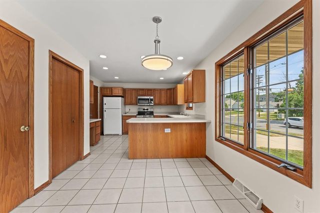 1038 N Thompson Drive, Madison, WI 53704