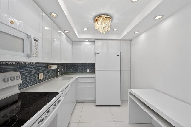 20379 W Country Club Dr 2234, Aventura, FL 33180