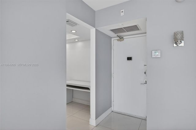 20379 W Country Club Dr 2234, Aventura, FL 33180