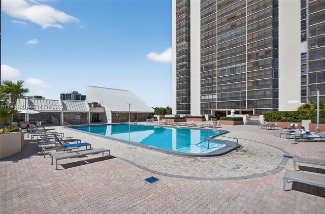 20379 W Country Club Dr 2234, Aventura, FL 33180