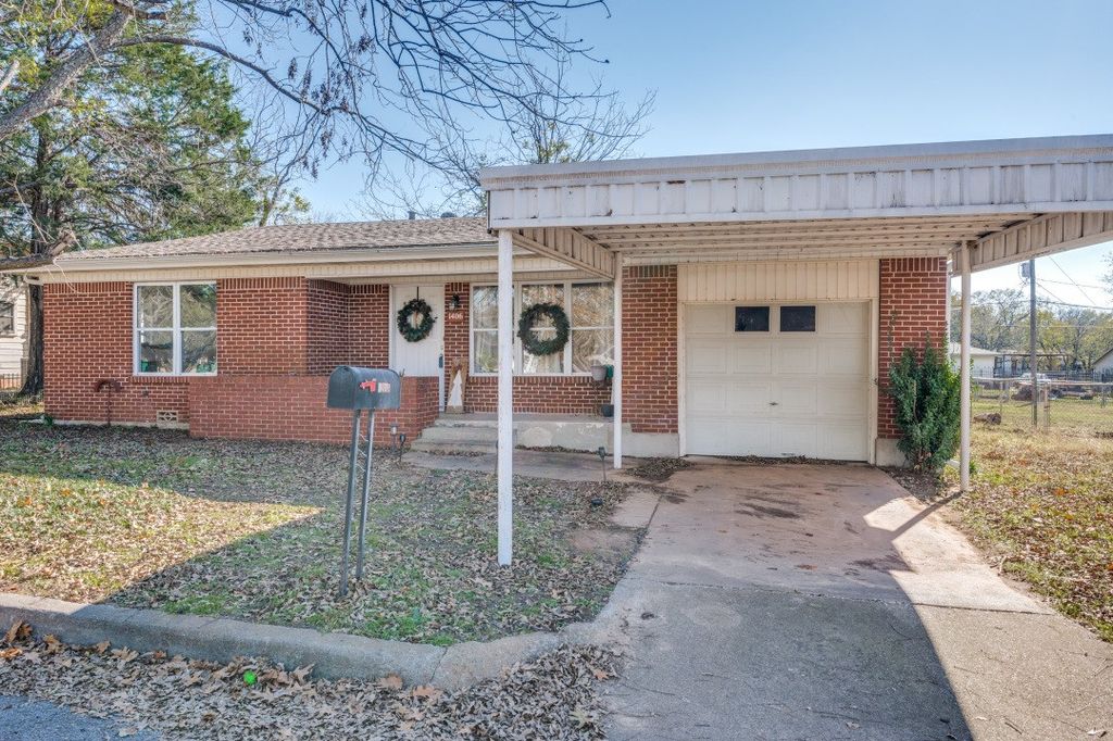 1406 Vine Street, Bridgeport, TX 76426