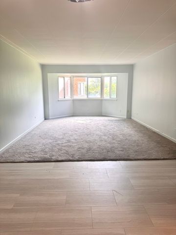 300 S Roselle Road 309, Schaumburg, IL 60193