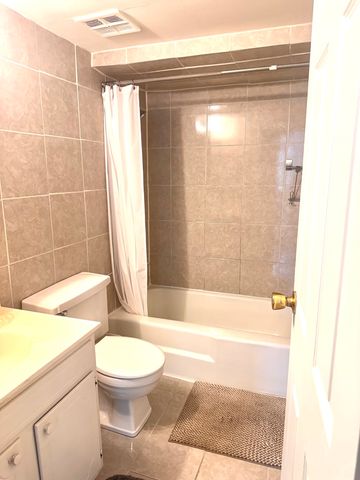 300 S Roselle Road 309, Schaumburg, IL 60193