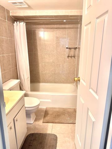 300 S Roselle Road 309, Schaumburg, IL 60193