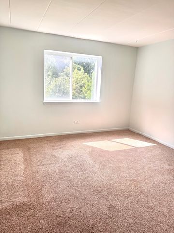 300 S Roselle Road 309, Schaumburg, IL 60193