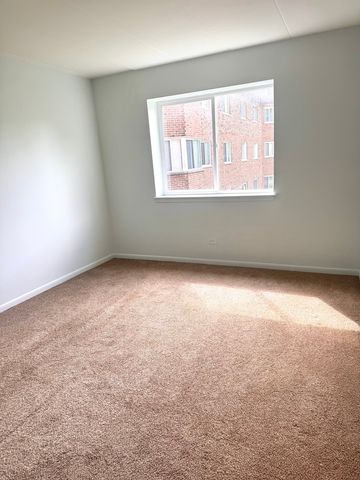 300 S Roselle Road 309, Schaumburg, IL 60193