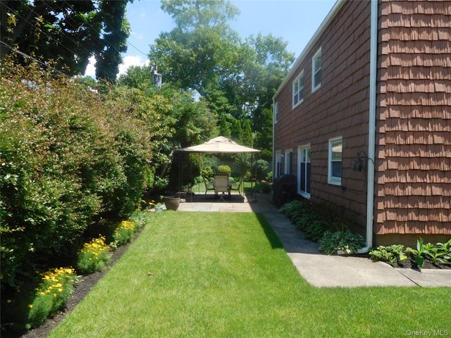 1396 Van Nostrand Place, North Merrick, NY 11566