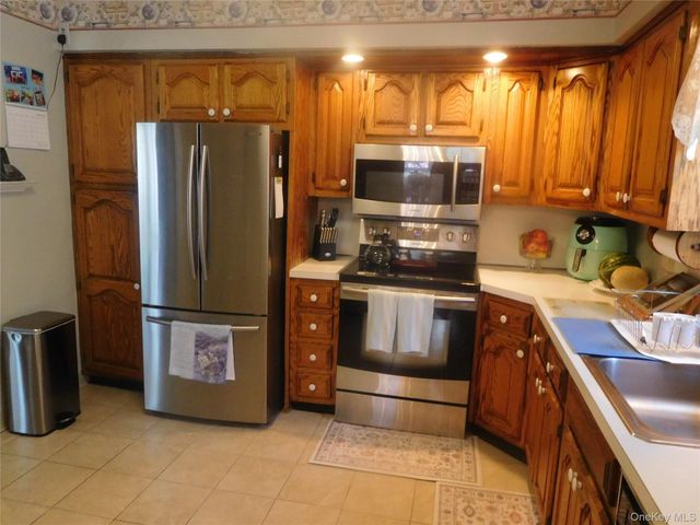 1396 Van Nostrand Place, North Merrick, NY 11566