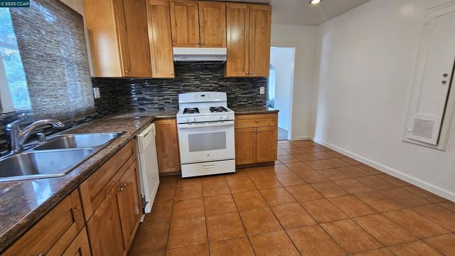 655 Garretson Ave, Rodeo, CA 94572