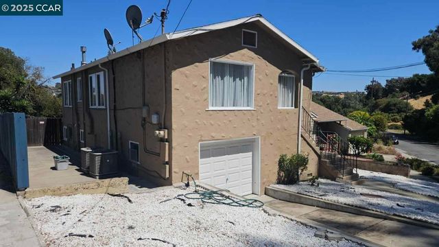 655 Garretson Ave, Rodeo, CA 94572