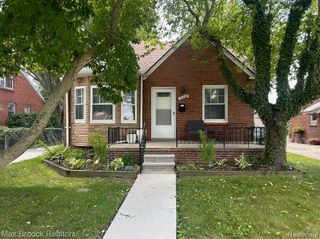 22406 Colony Street, Saint Clair Shores, MI 48080