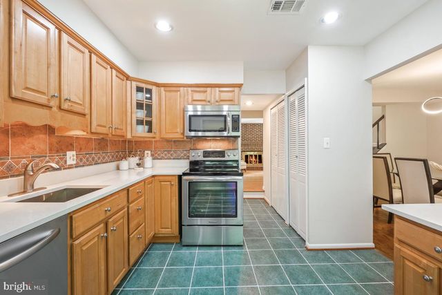 2130 GLENCOURSE LN, Reston, VA 20191