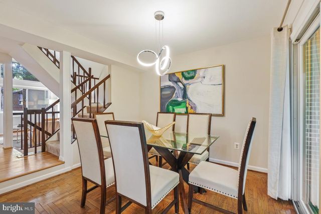 2130 GLENCOURSE LN, Reston, VA 20191