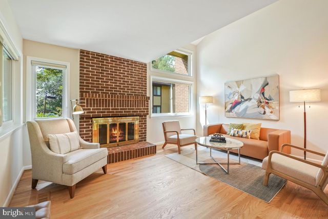 2130 GLENCOURSE LN, Reston, VA 20191