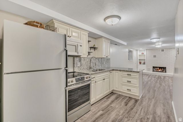 8234 S GRAMBLING WAY, Sandy, UT 84094