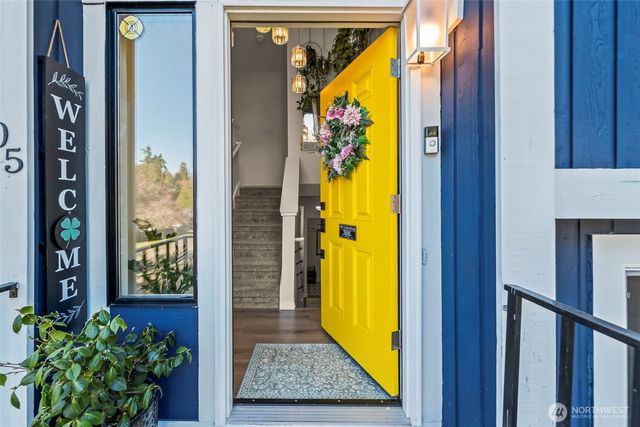 405 Falcon Court NE, Bremerton, WA 98311