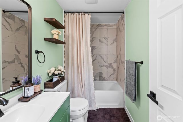 405 Falcon Court NE, Bremerton, WA 98311