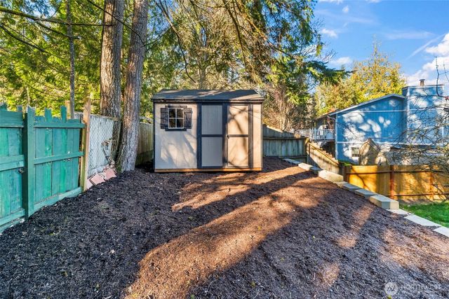 405 Falcon Court NE, Bremerton, WA 98311