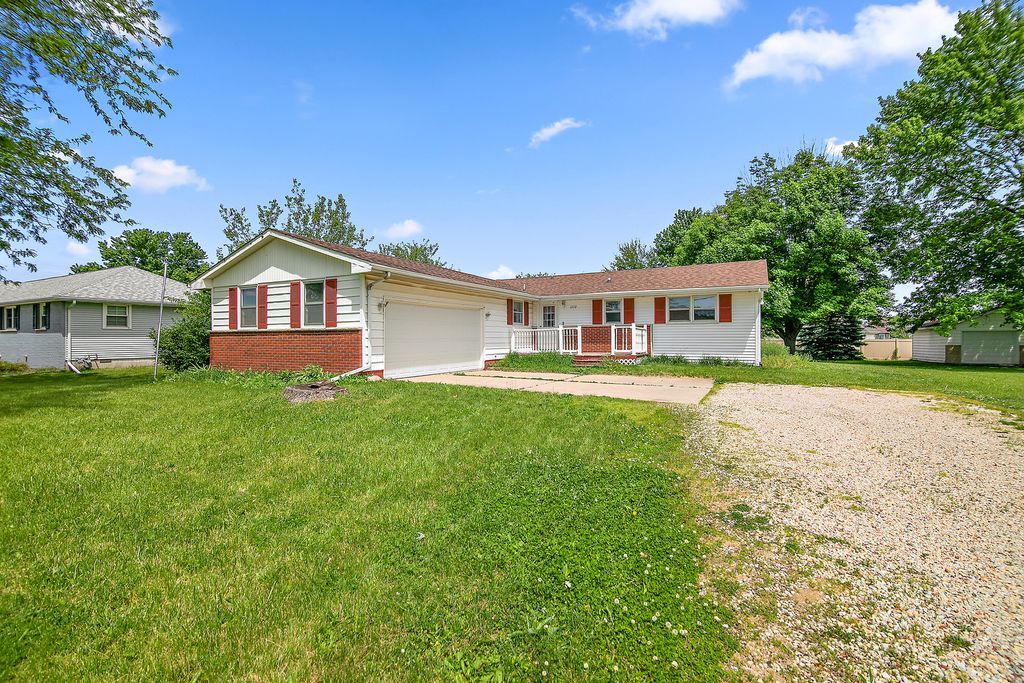 Image 1 of property listing at 1572 Cardinal Drive, Bourbonnais, IL 60914