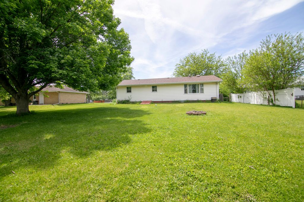 Image 17 of property listing at 1572 Cardinal Drive, Bourbonnais, IL 60914