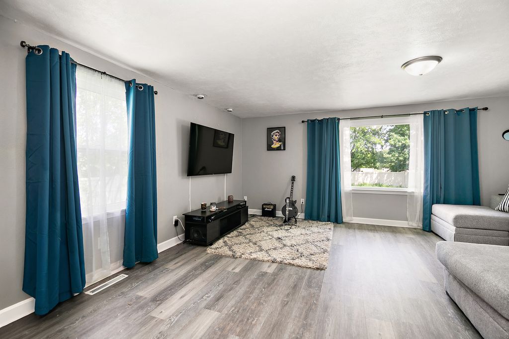 Image 4 of property listing at 1572 Cardinal Drive, Bourbonnais, IL 60914