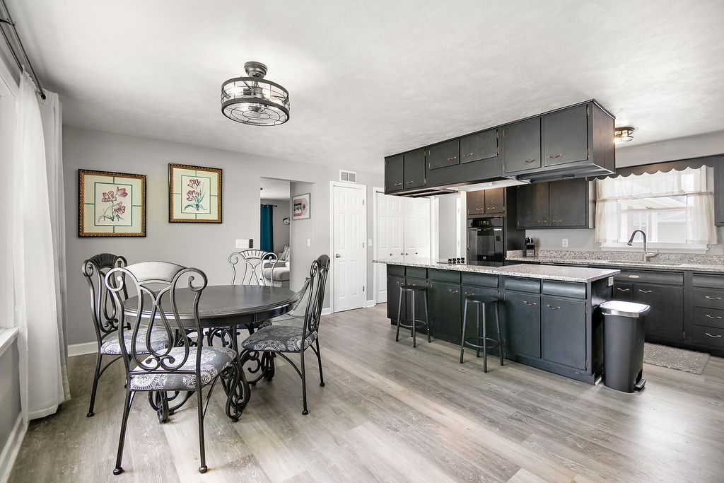 Image 5 of property listing at 1572 Cardinal Drive, Bourbonnais, IL 60914