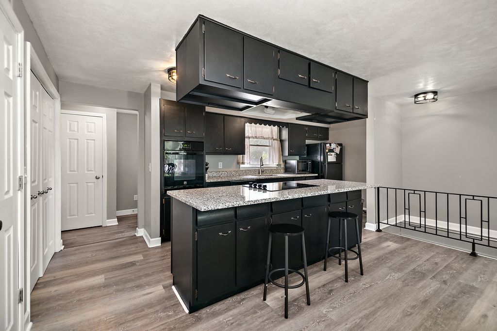 Image 6 of property listing at 1572 Cardinal Drive, Bourbonnais, IL 60914