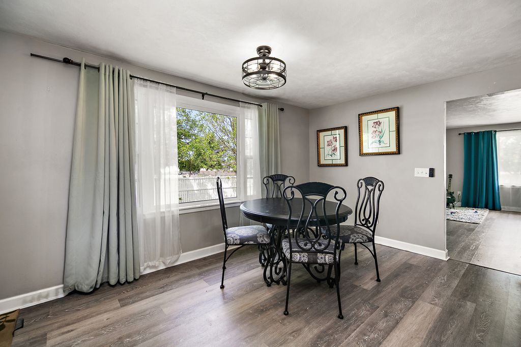 Image 8 of property listing at 1572 Cardinal Drive, Bourbonnais, IL 60914