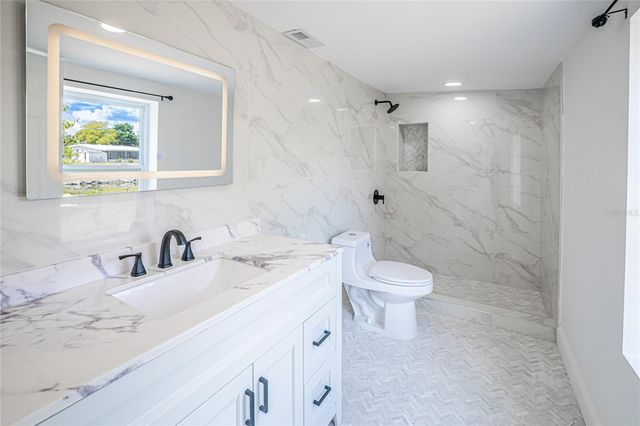 203 WATERWAY CIRCLE NE, Port Charlotte, FL 33952