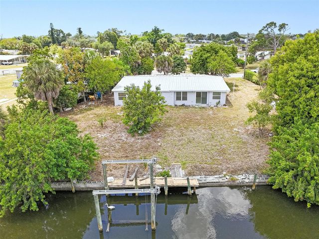 203 WATERWAY CIRCLE NE, Port Charlotte, FL 33952