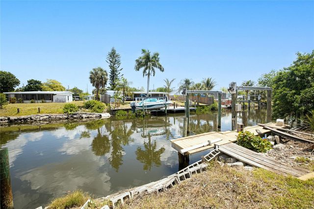 203 WATERWAY CIRCLE NE, Port Charlotte, FL 33952