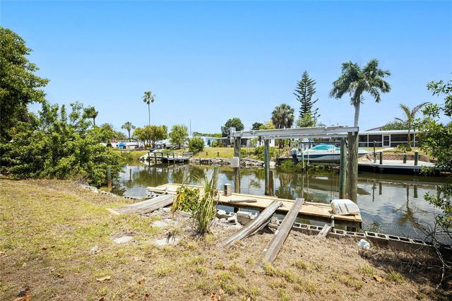 203 WATERWAY CIRCLE NE, Port Charlotte, FL 33952