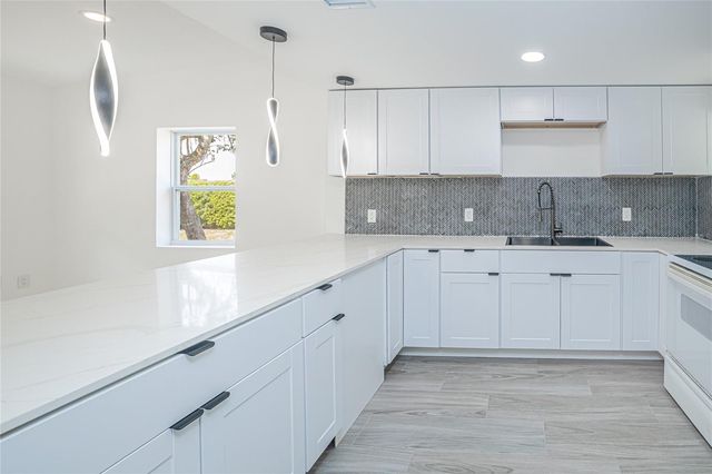 203 WATERWAY CIRCLE NE, Port Charlotte, FL 33952