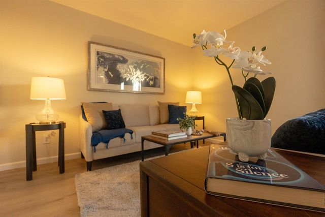 595 Blossom Way 10, Hayward, CA 94541