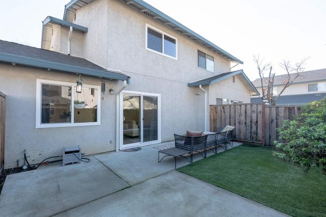 595 Blossom Way 10, Hayward, CA 94541