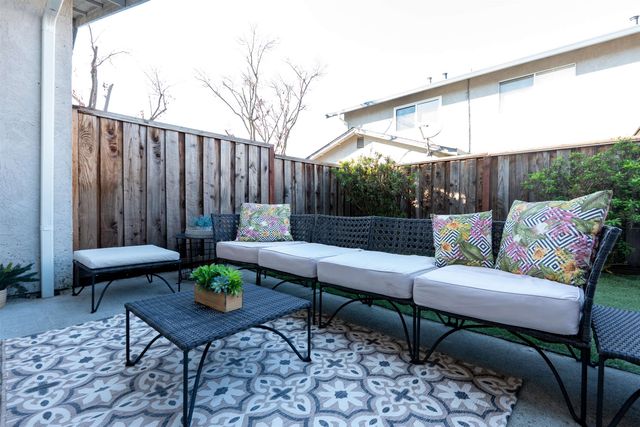 595 Blossom Way 10, Hayward, CA 94541