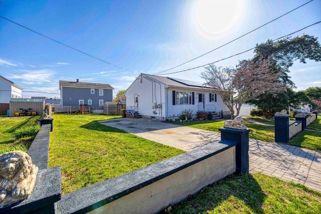 321 Embert St, Fall River, MA 02721