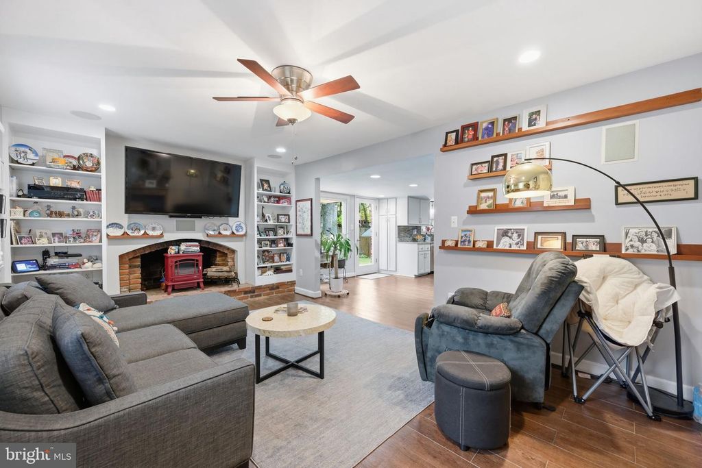Image 10 of property listing at 16629 S WESTLAND DR, Gaithersburg, MD 20877