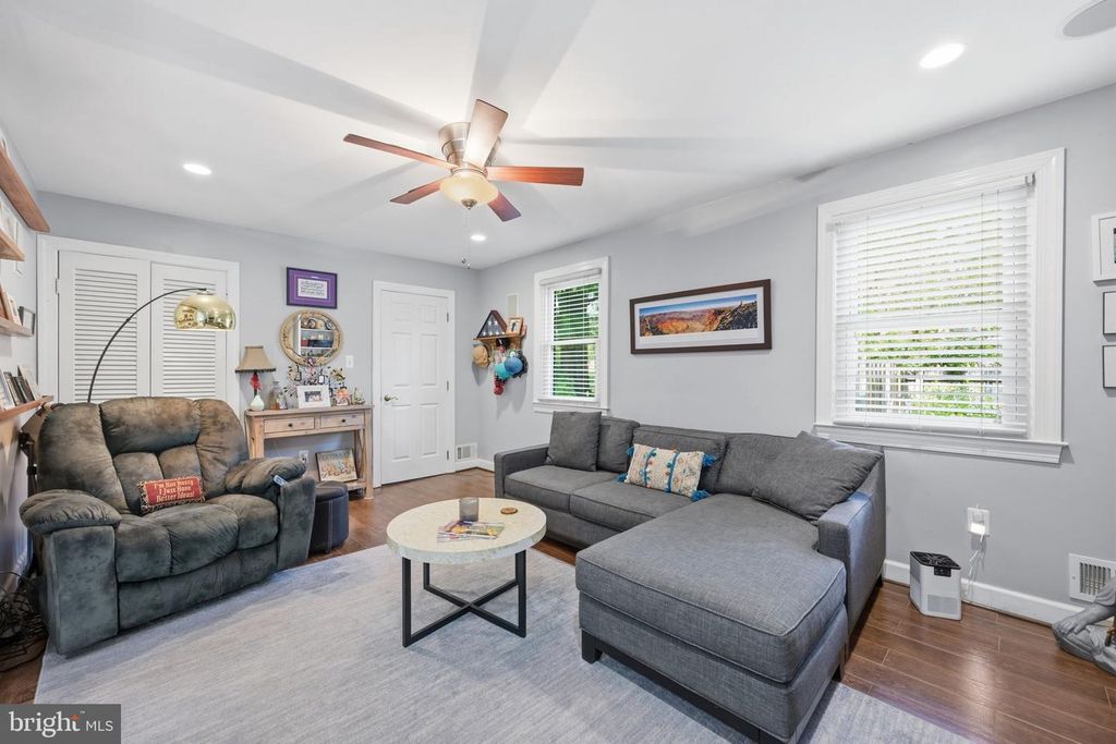 Image 12 of property listing at 16629 S WESTLAND DR, Gaithersburg, MD 20877