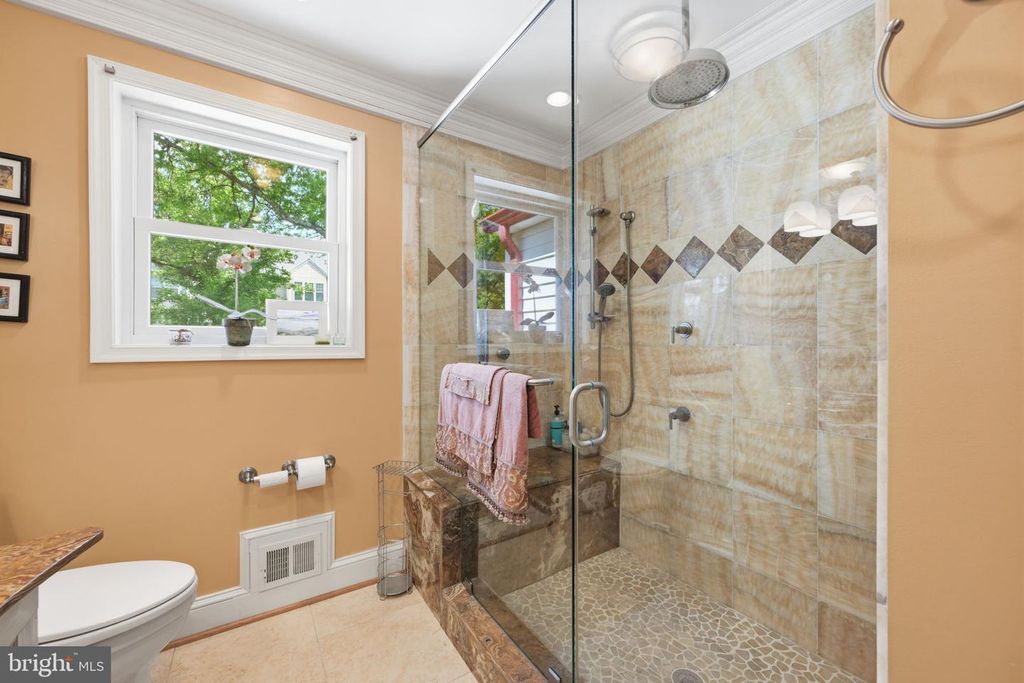 Image 23 of property listing at 16629 S WESTLAND DR, Gaithersburg, MD 20877