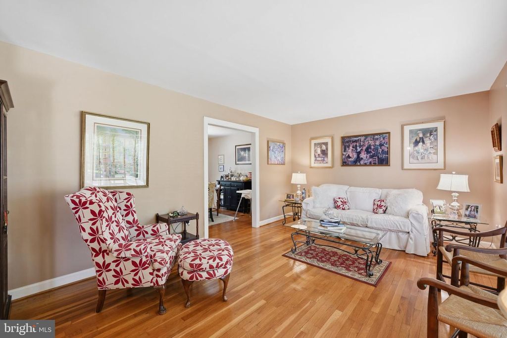 Image 5 of property listing at 16629 S WESTLAND DR, Gaithersburg, MD 20877