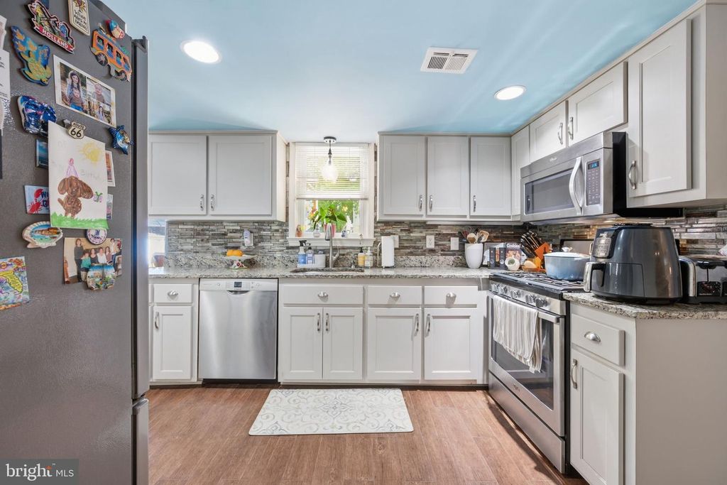Image 7 of property listing at 16629 S WESTLAND DR, Gaithersburg, MD 20877
