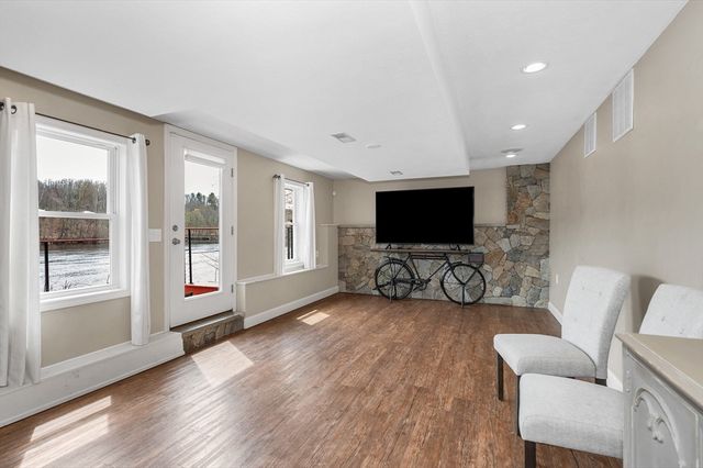 821 Merrimack Ave, Dracut, MA 01826