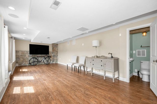 821 Merrimack Ave, Dracut, MA 01826