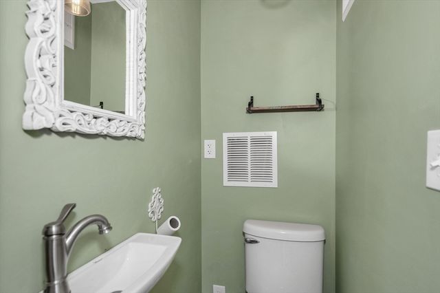 821 Merrimack Ave, Dracut, MA 01826