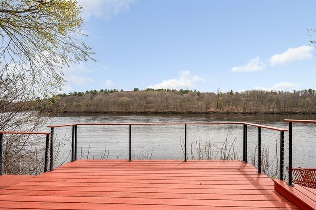 821 Merrimack Ave, Dracut, MA 01826
