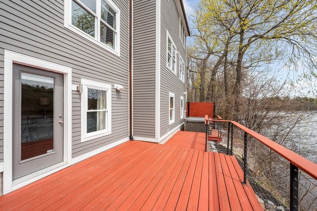 821 Merrimack Ave, Dracut, MA 01826