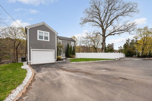 821 Merrimack Ave, Dracut, MA 01826
